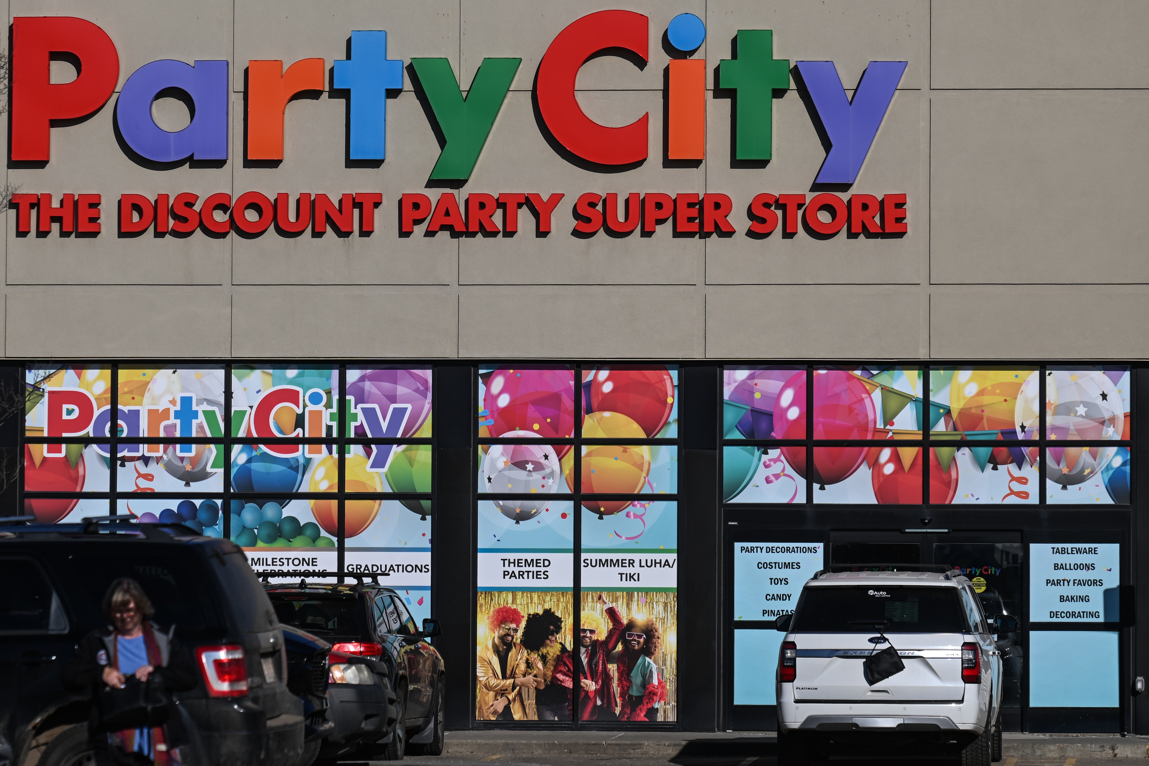 Party City files for bankruptcy and plans to shutter nationwide Party City files for bankruptcy and plans to shutter nationwide