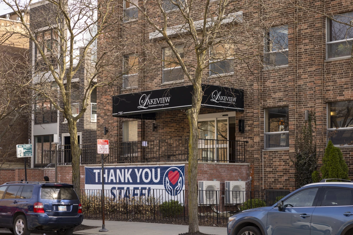 The owners and operators of Lakeview Rehabilitation and Nursing Center in Chicago also are directors of the real estate investment trust that owns the building, a securities filing shows.