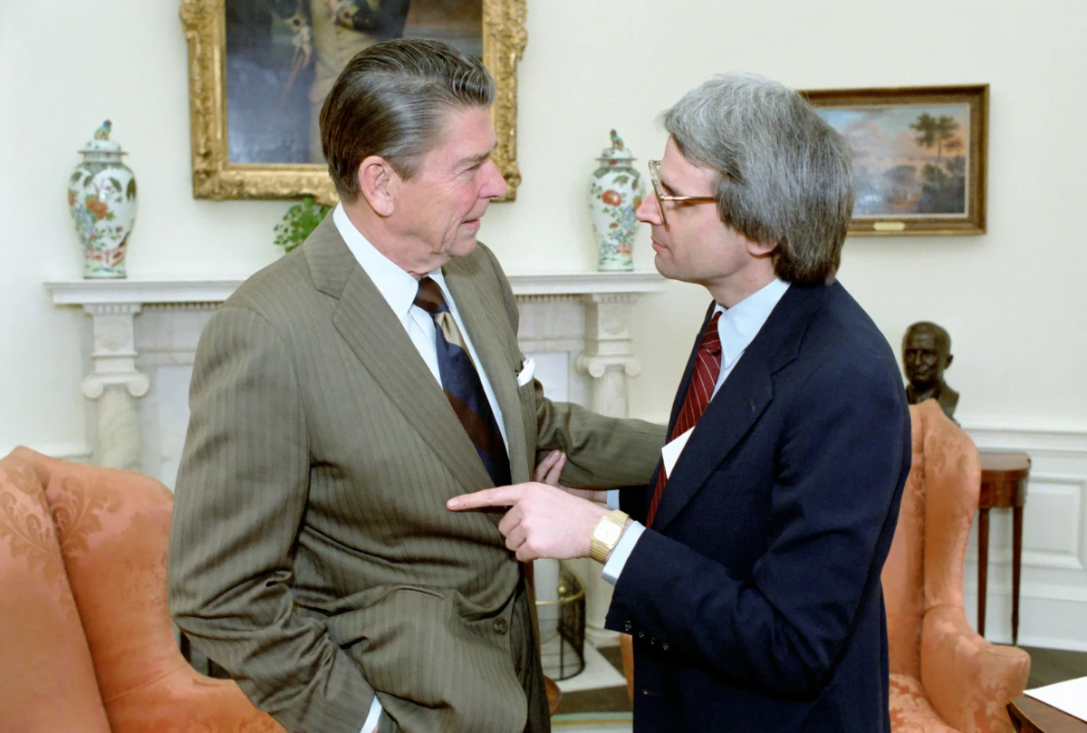 Â President Reagan and David Stockman meeting on the economy in the Oval Office in 1981.