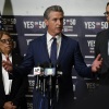 加利福尼亚州州长加文·纽瑟姆(Gavin Newsom)在新闻发布会上发表讲话,将于8月21日在萨克拉曼多举行的加利福尼亚民主党总部举行的50次竞选活动。选票措施将要求该州的选民批准民主党创建的新国会地图。