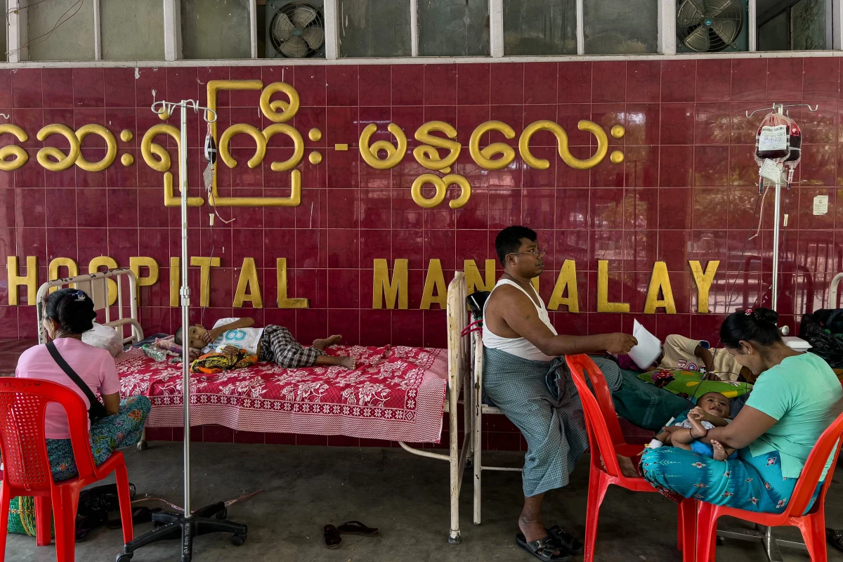 Patients lie on beds and chairs in the compound of Mandalay General Hospital in Mandalay on Monday, three days after the deadly Myanmar earthquake.