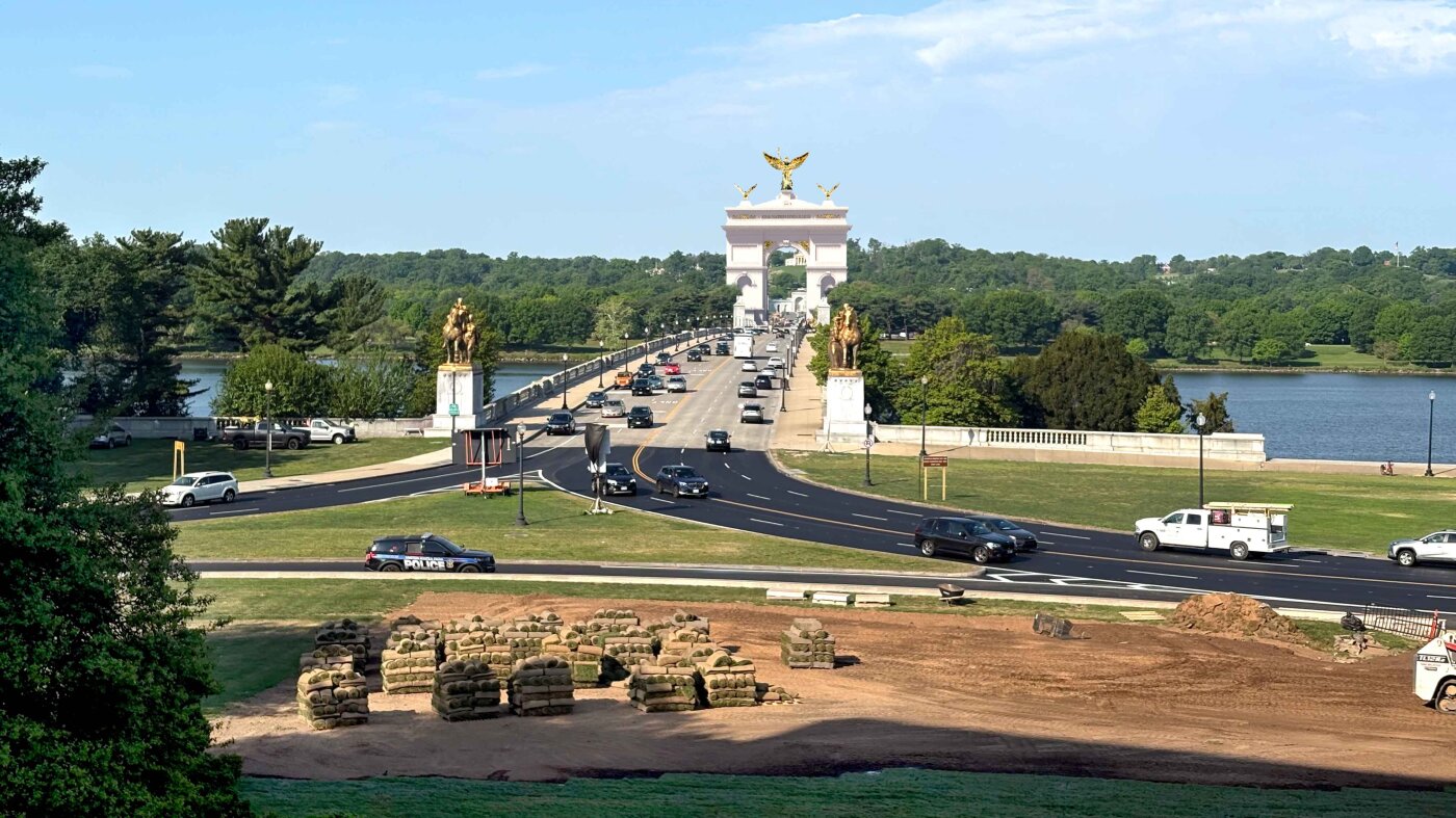 Critics say adding Trump's arch to D.C. would take something away: the view