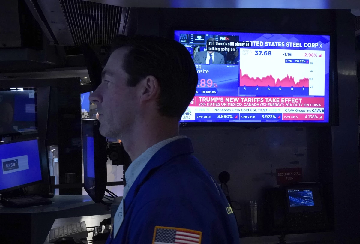 Traders work on the floor of the New York Stock Exchange (NYSE) in the Financial District in New York City on March 4, 2025. (Photo by TIMOTHY A. CLARY / AFP) (Photo by TIMOTHY A. CLARY/AFP via Getty Images)