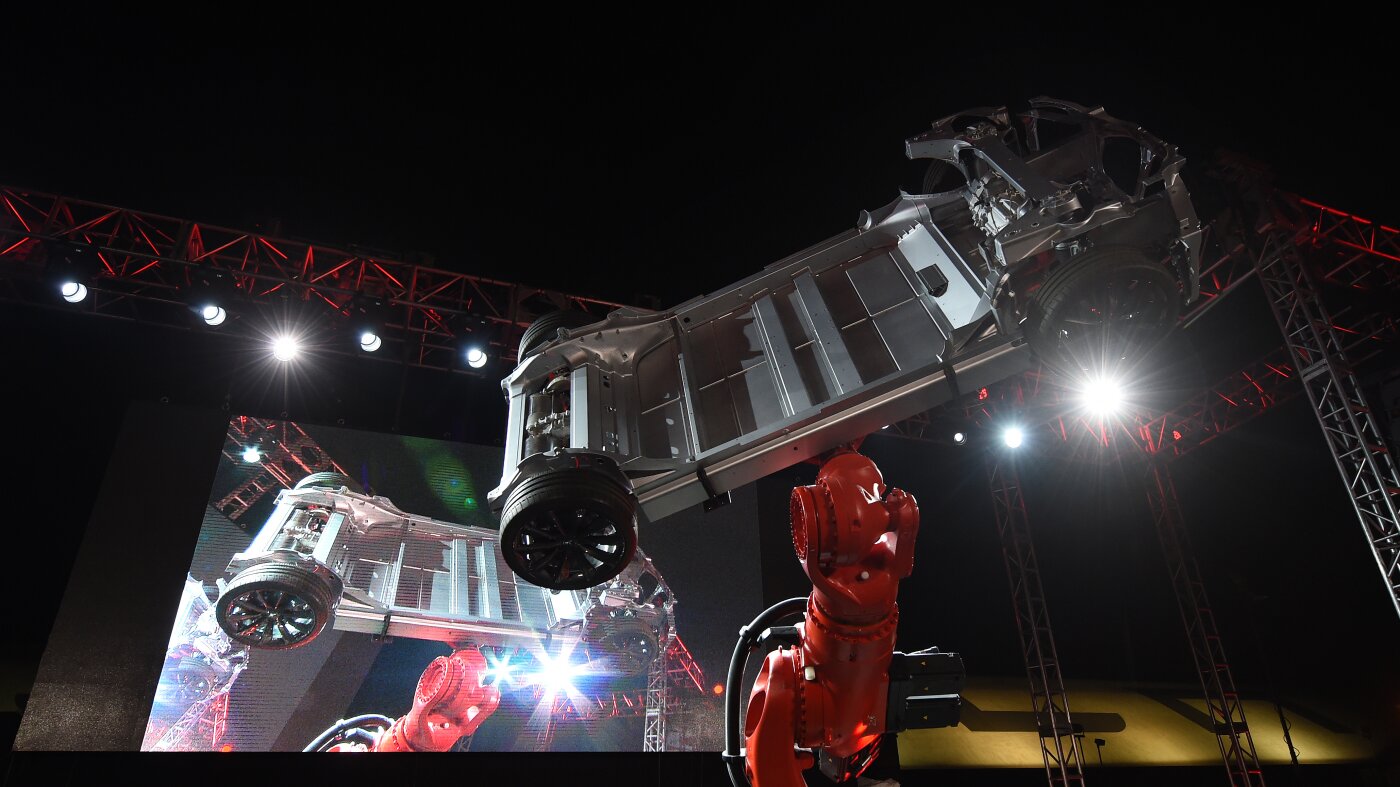 How long do electric vehicle batteries actually last?