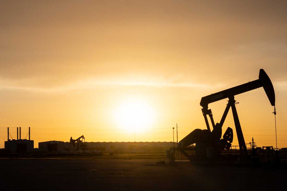 Oil companies are making billions. In the U.S., calls to tax their windfall are growing Oil companies are making billions. In the U.S., calls to tax their windfall are growing