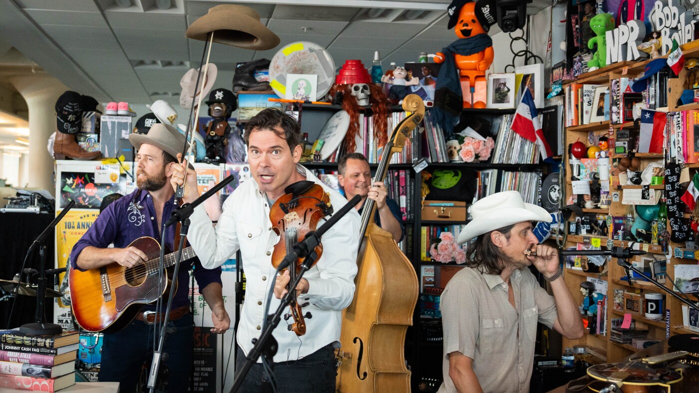 Tiny Desk Live performance : NPR Tiny Desk Live performance : NPR