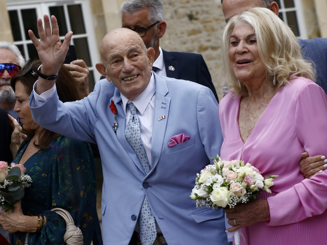 US World War II veterans Harold Terrence (100) and Jean Swerlin (96) arrive to celebrate their wedding at the town hall of Carentan-les-Marais in Normandy, northwestern France, on Saturday, June 8, 2024. The bride and groom were nearly 200 years old together. But Terrence and his girlfriend Jean Swerlin proved that love is eternal by getting married on the D-Day beach in Normandy, France, on Saturday. (AP Photo/Jeremias Gonzalez)