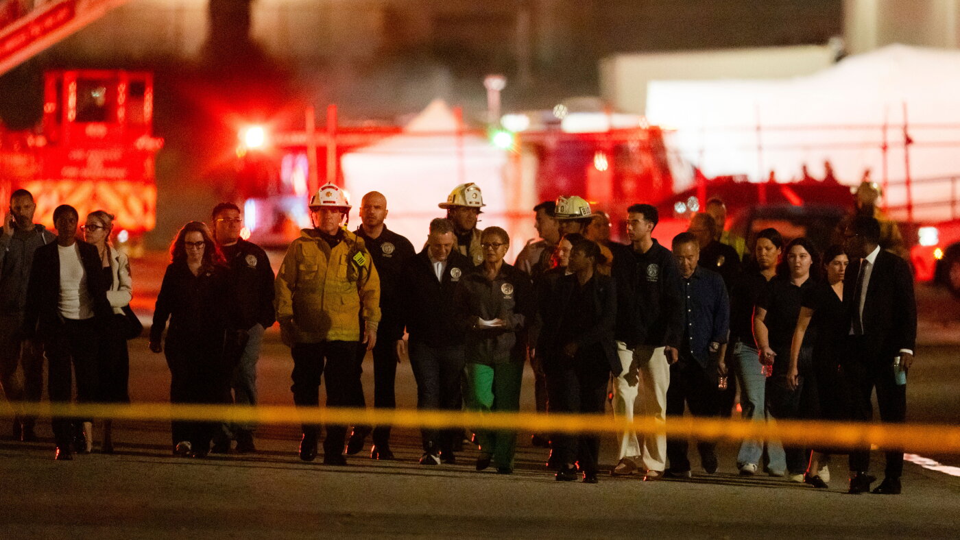 3 people killed when news helicopter crashes while covering LA bus accident