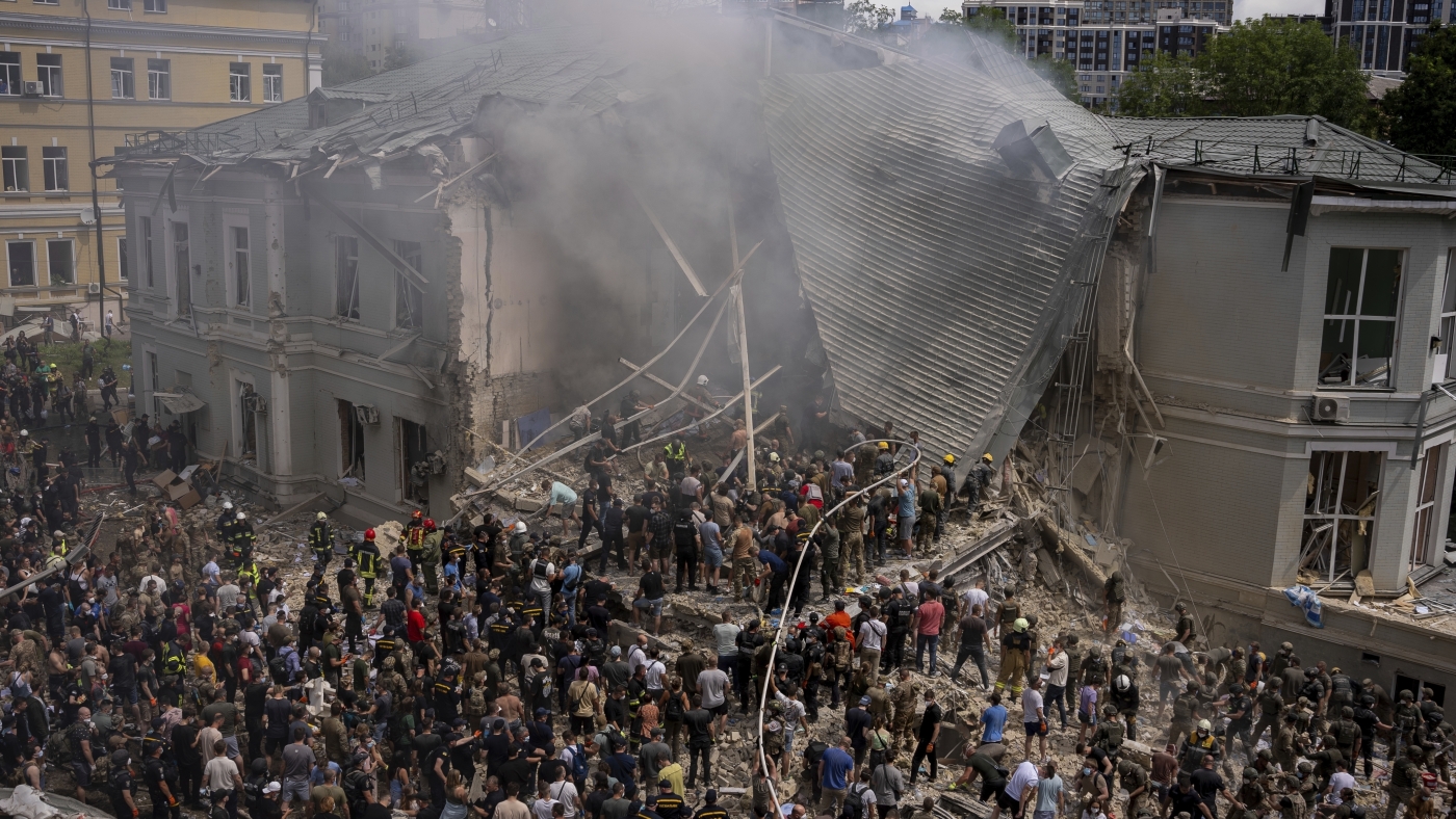 Image of the Russia strikes a children's hospital in Kyiv and other sites across Ukraine news article