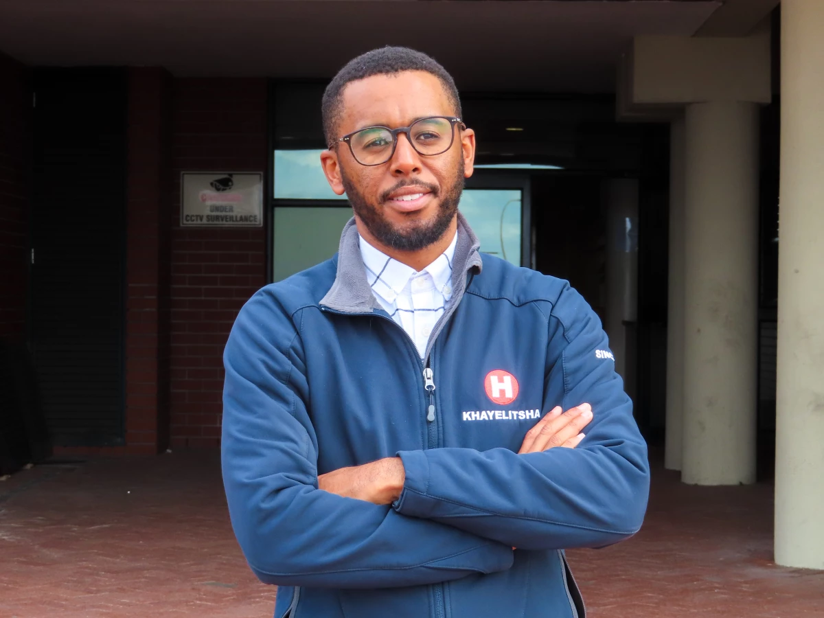 Dr. Ayanda Trevor Mnguni is the head of internal medicine at Khayelitsha District Hospital, where he treats lung cancer patients. He says that the diagnosis almost always comes so late in the progression of the cancer that only palliative care can be offered to relieve pain.