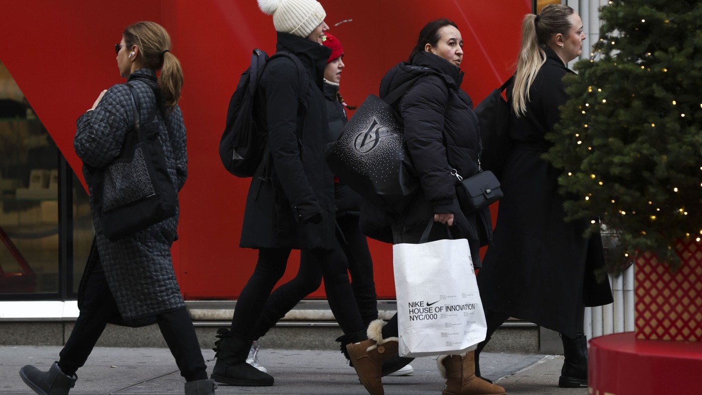 How to navigate gift returns and regifting this holiday season