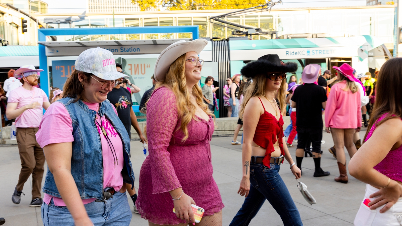 Chappell Roan’s fans welcome the ‘Midwest Princess’ to Kansas City