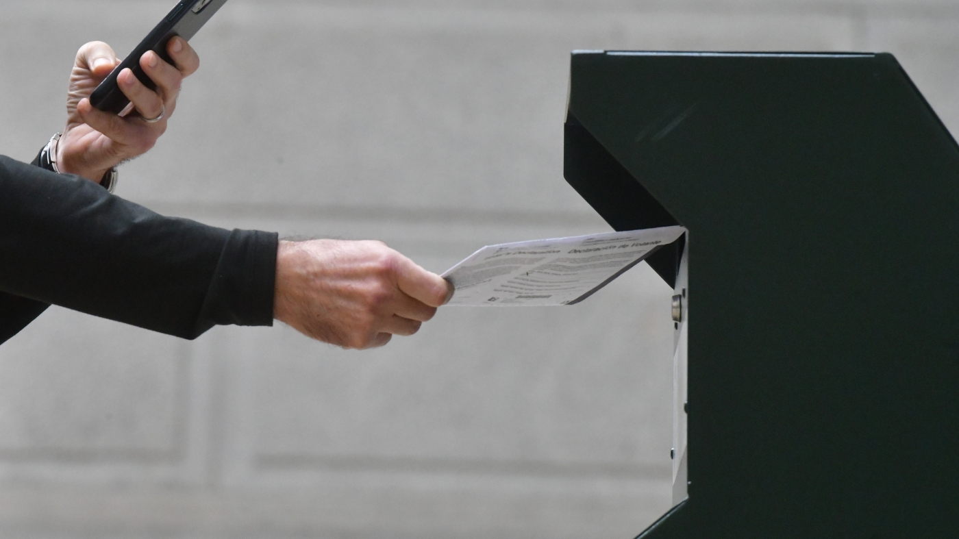 Trump wants to stop states from voting by mail and using voting machines