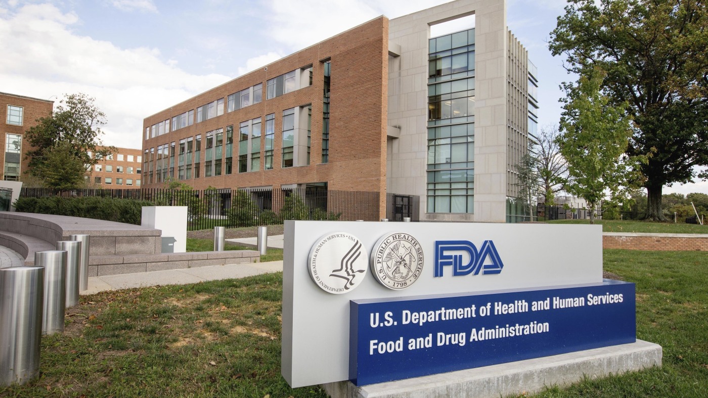 FDA advisors strongly back new Alzheimer’s drug, despite risks and limitations