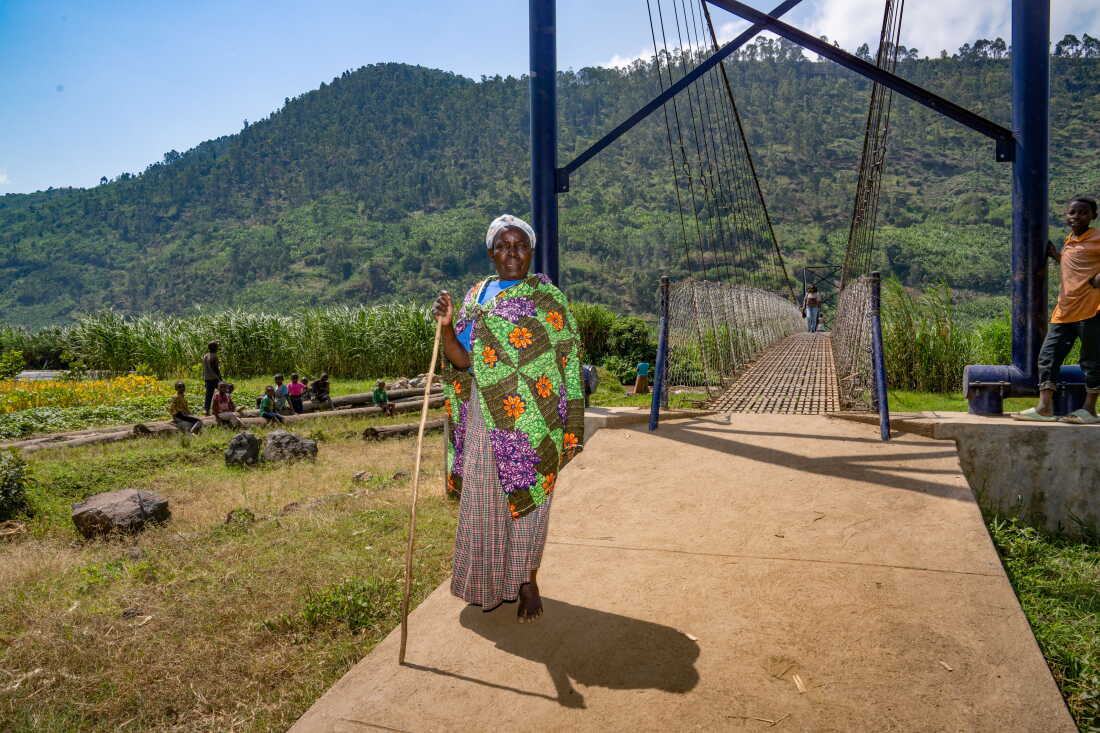 Naomi Nibishaka crosses the bridge.
