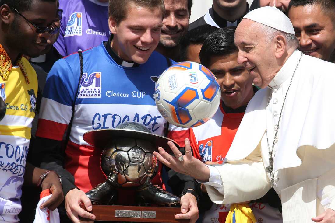 VATICAN CITY, VATICAN - MAY 29: Pope Francis plays with a ball as he meets priests participants to the Clericus Cup of football on May 29, 2019 in Vatican City, Vatican. (Photo by Franco Origlia/Getty Images)