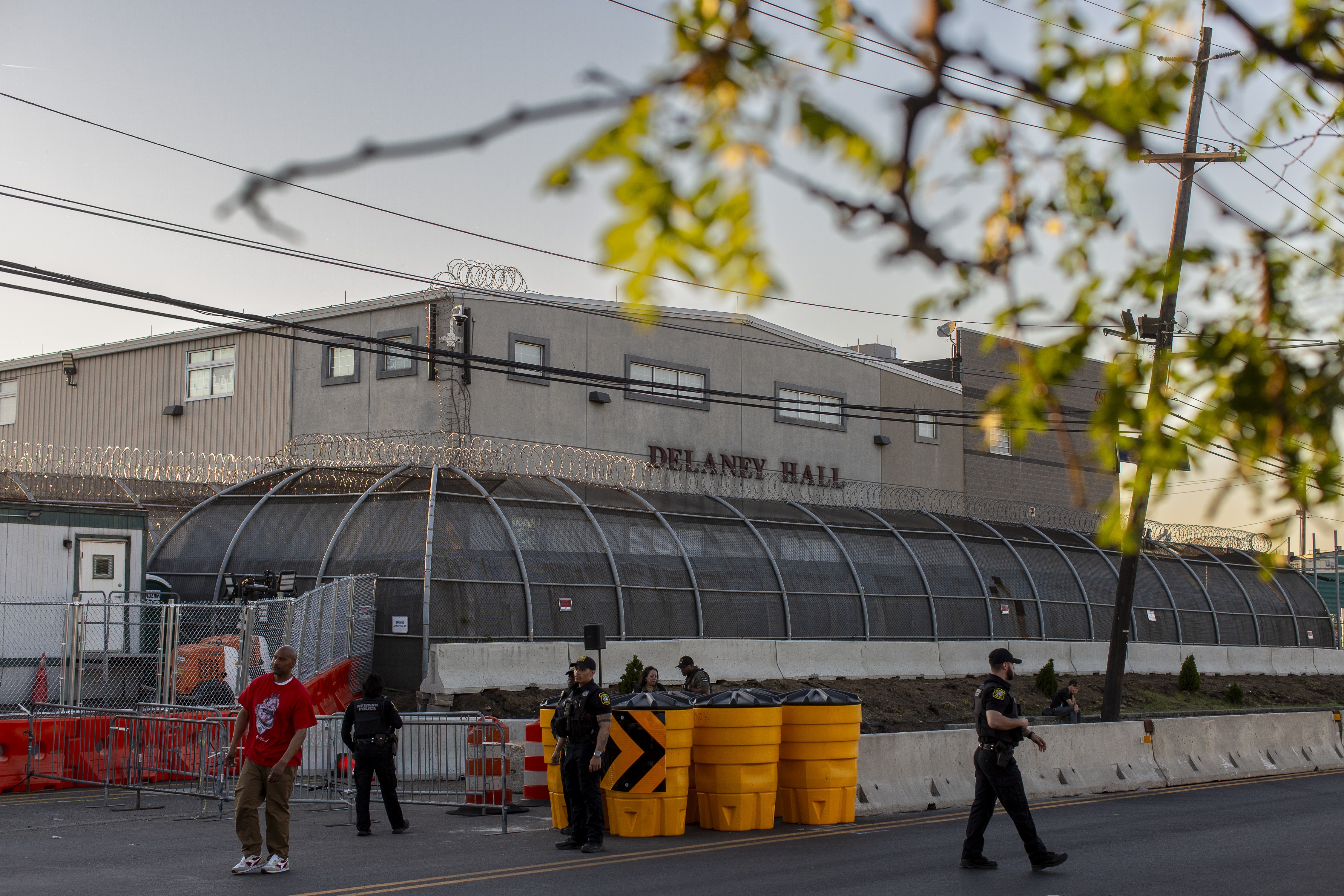 Here's how the system to report problems in ICE detention has failed immigrants