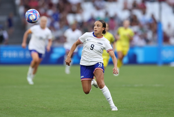 Mallory Swanson controls the ball during the U.S. group play match against Australia on July 31.