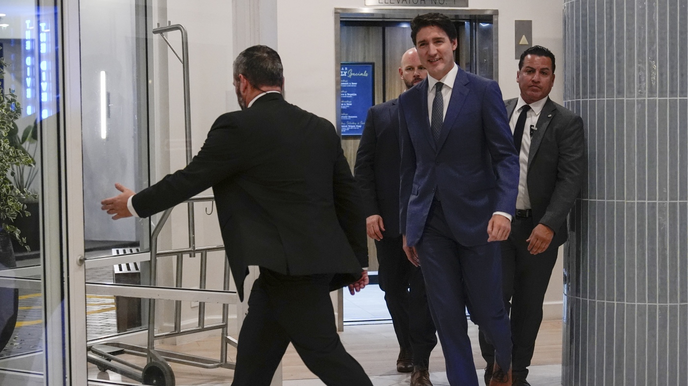 カナダのトルドー首相、関税脅迫を受けてトランプ大統領と会談するためフロリダへ飛ぶ：-