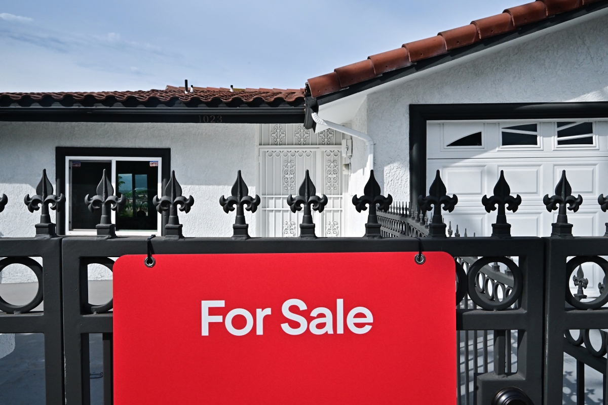 Mortgage rates hit their highest level in a year, driven by war and inflation concerns