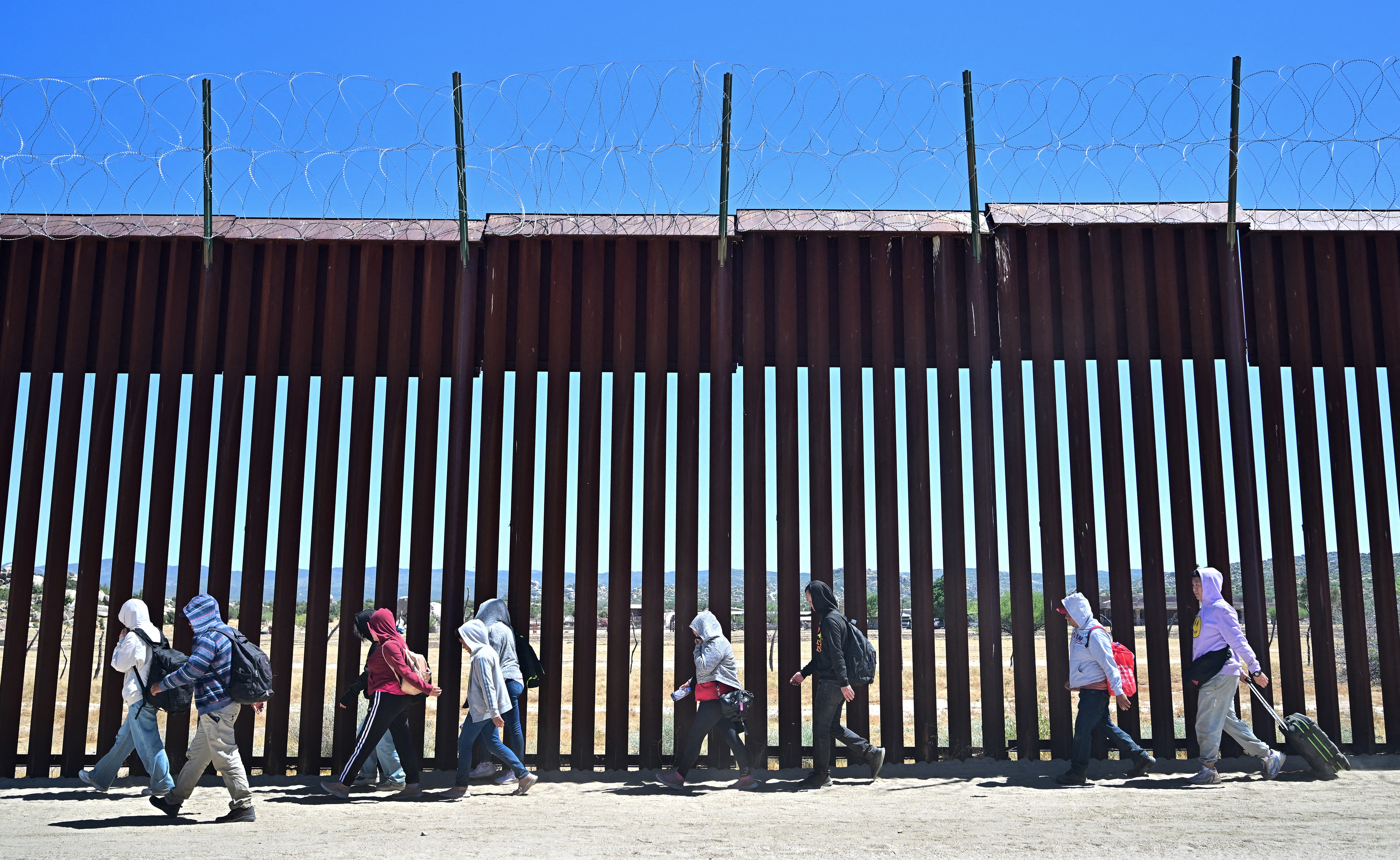 TOPSHOT-US-MEXICO-MIGRATION-ASYLUM-BIDEN-VOTE-MIGRANTS
