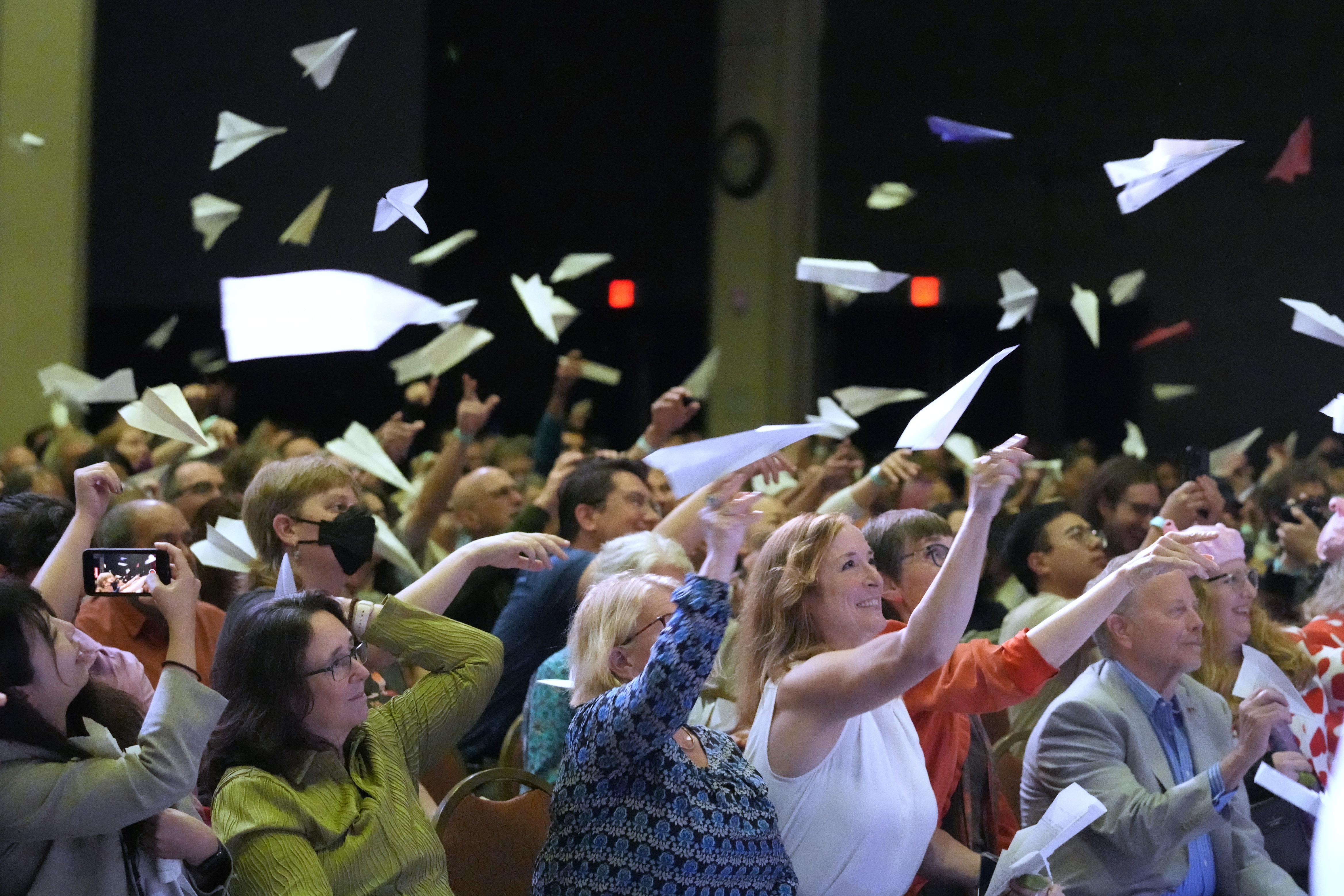 Kissing apes, anti-splash urinals: This year's Ig Nobels showcase surprising science
