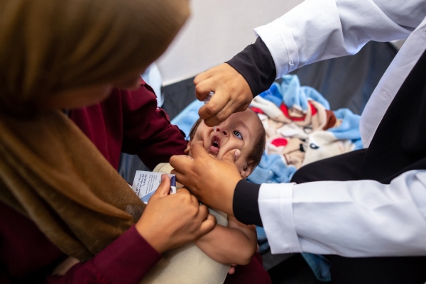 As polio vaccinations begin in Gaza, U.N. says success hinges on a pause in fighting