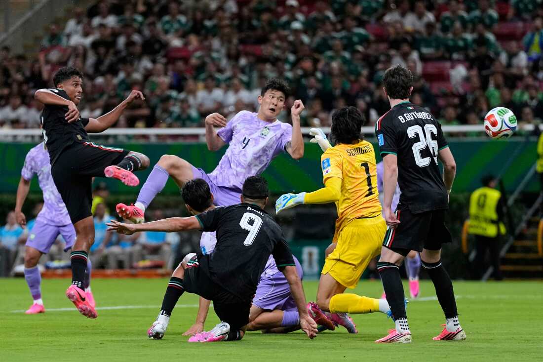 Mexico's Luis Romo (7), left, scores the opening goal during the World Cup Group A soccer match between Mexico and South Korea in Zapopan, near Guadalajara, Mexico, Thursday, June 18, 2026.