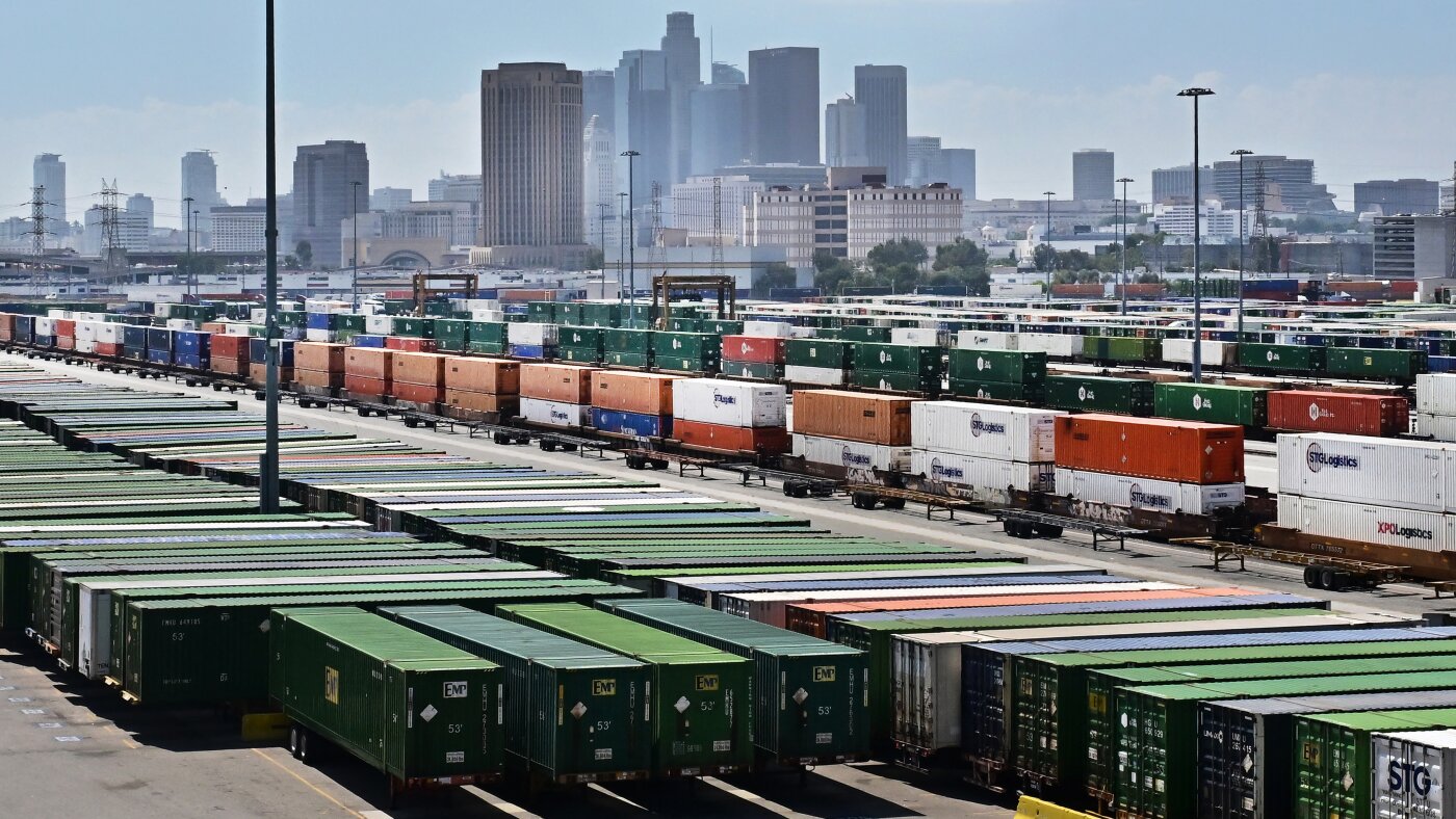 Supreme Court Weighs Trump's Emergency Tariff Authority