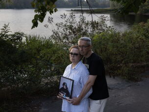 Iryna Mamaysur and Andriy Kuvshynov hold a photo of Oleksandra