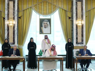 From left: Turkish President Recep Tayyip Erdogan, Saudi Crown Prince Mohammed bin Salman and Pakistani Prime Minister Shehbaz Sharif sign a trilateral defense agreement in Mecca, Saudi Arabia, on Aug. 7.