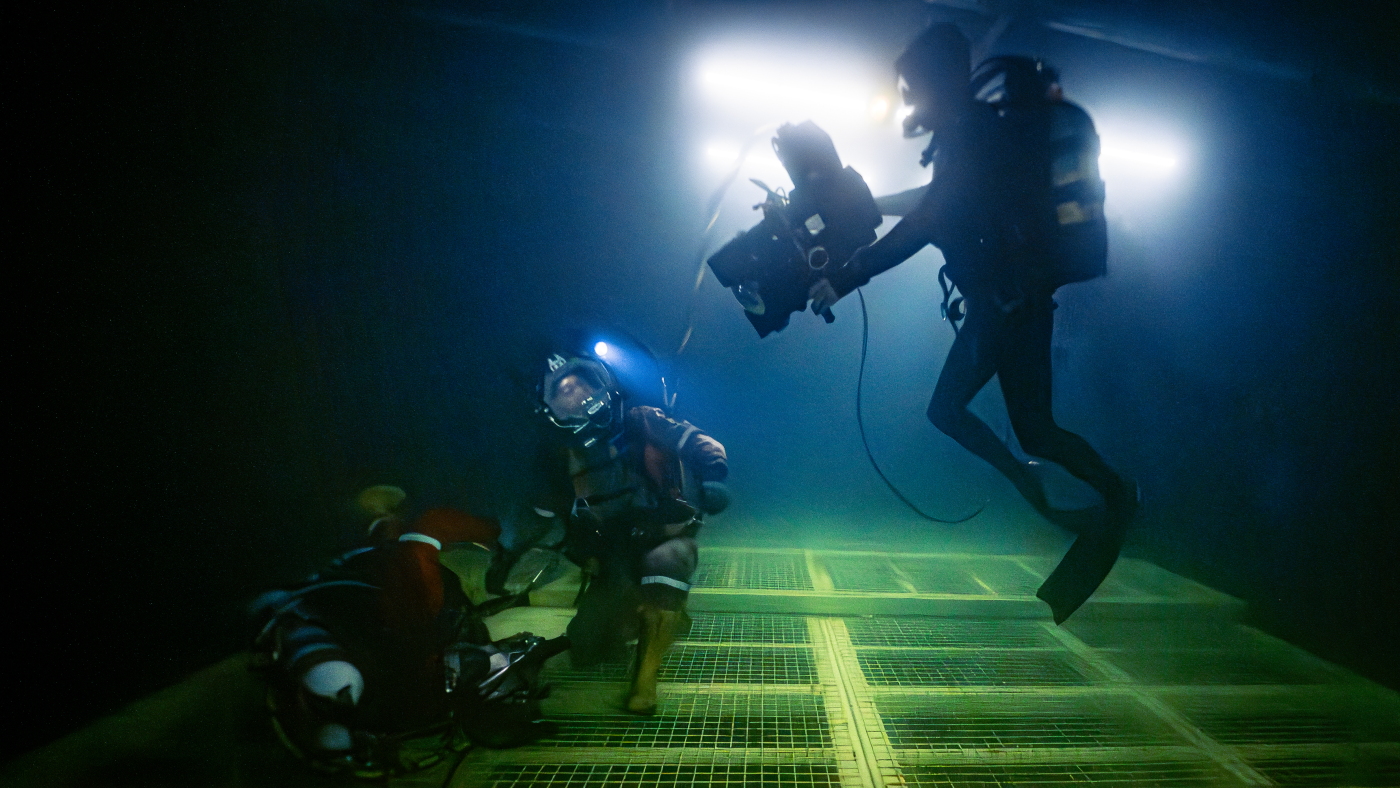 'Last Breath' tells the terrifying story of a deep-sea diver trapped ...