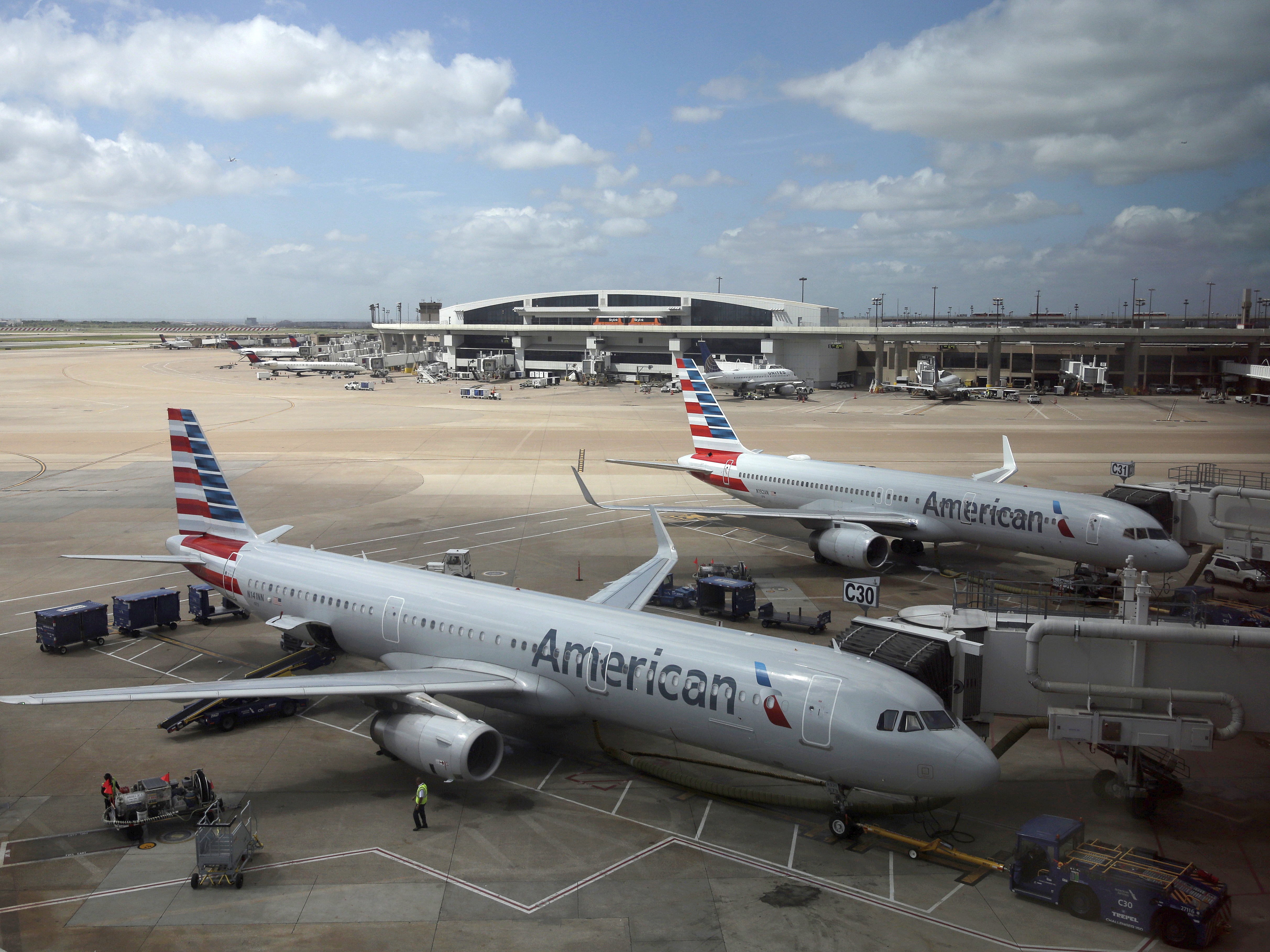 American Airlines faces a discrimination suit after removing 8 Black ...