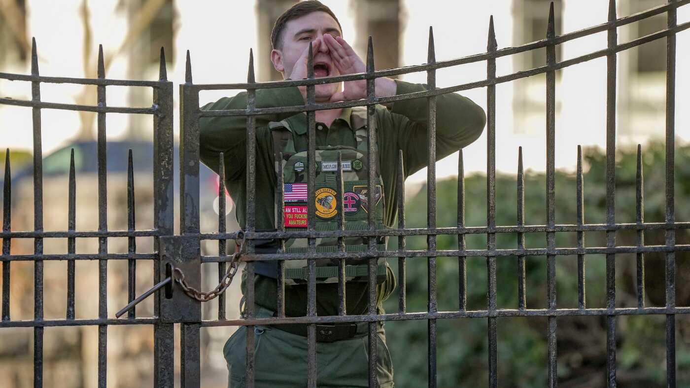 Attempted attack with explosives in New York City investigated as "ISIS-inspired terrorism"