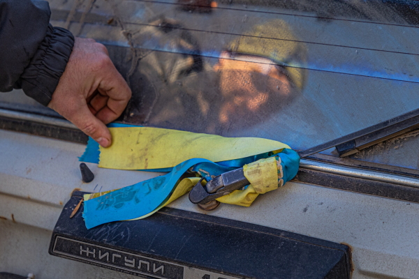 Ukrainian flag stripe on "Viner's" company car.