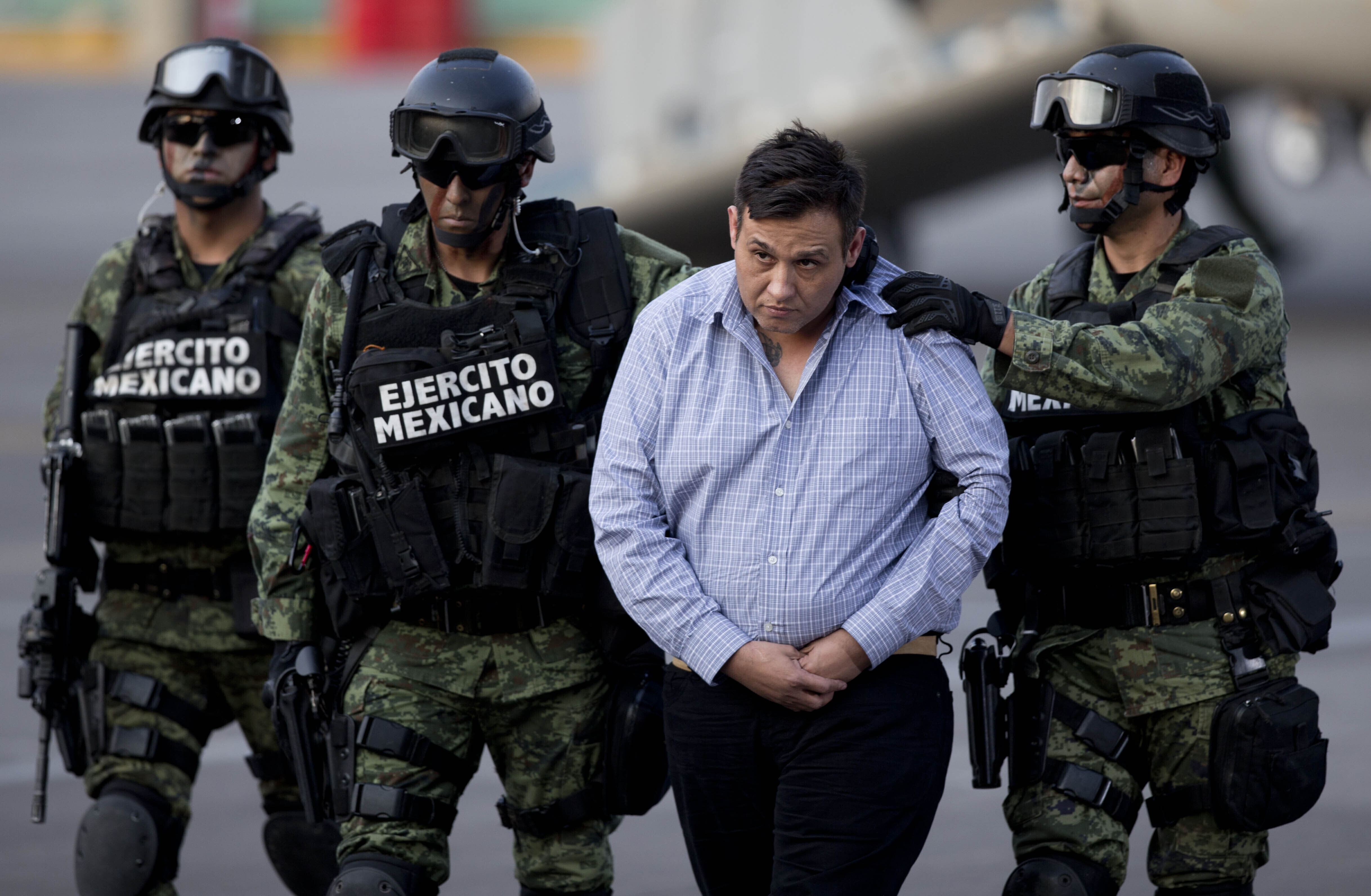 Mexico sends drug lord Caro Quintero and 28 others to the U.S. : NPR