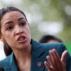 アレクサンドリア・オカシオ=コルテス下院議員(ニューヨーク州民主党)は、2021年7月20日にワシントンDCの米国議会議事堂外で記者会見を行った。