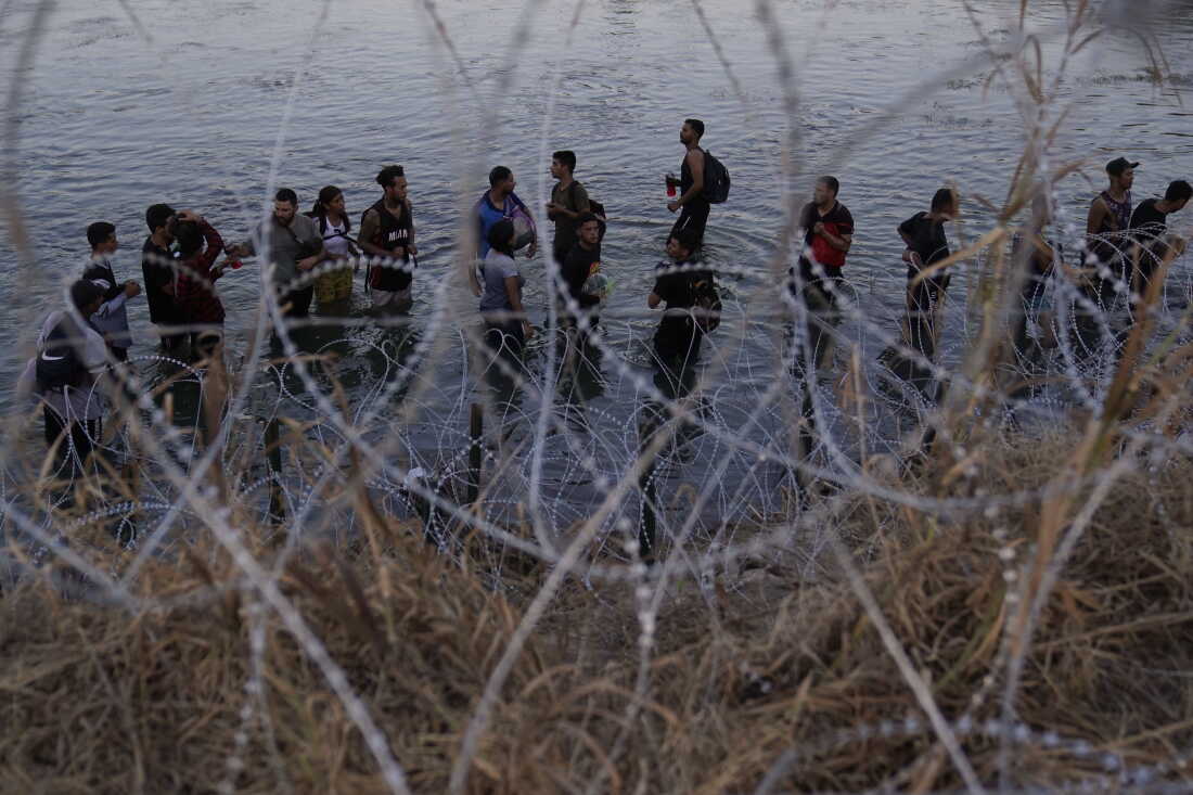 Court backs Texas over razor wire installed on U.S.-Mexico border : NPR