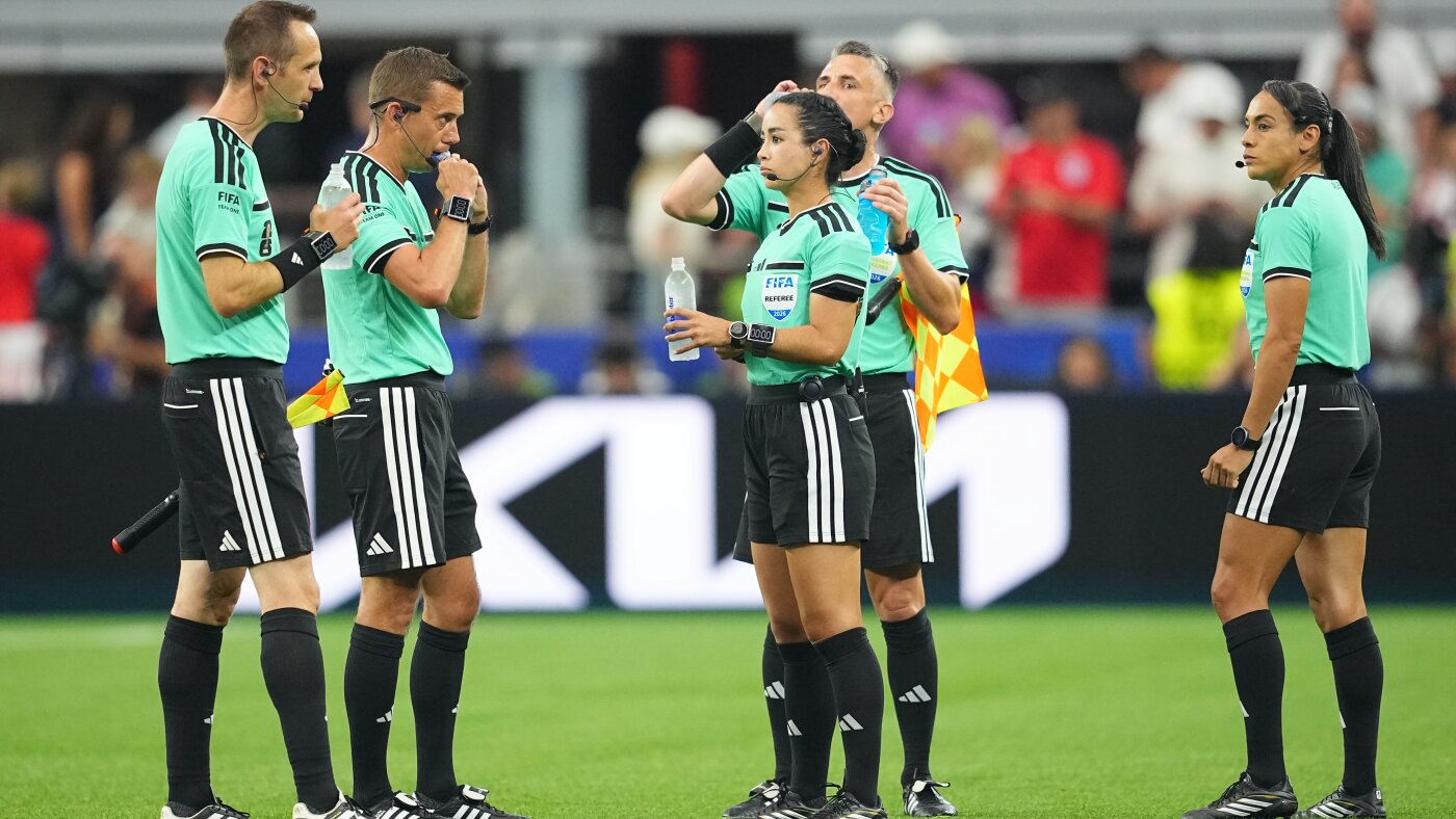 FIFA hydration breaks have sparked criticism. But what do they actually do? FIFA hydration breaks have sparked criticism. But what do they actually do?