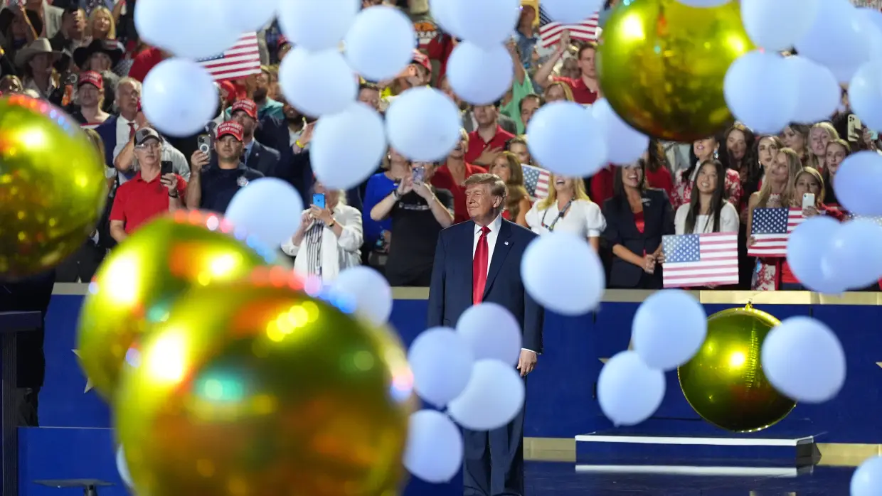 Empty seats, socialism and Trump dominate the Republican midterm convention
