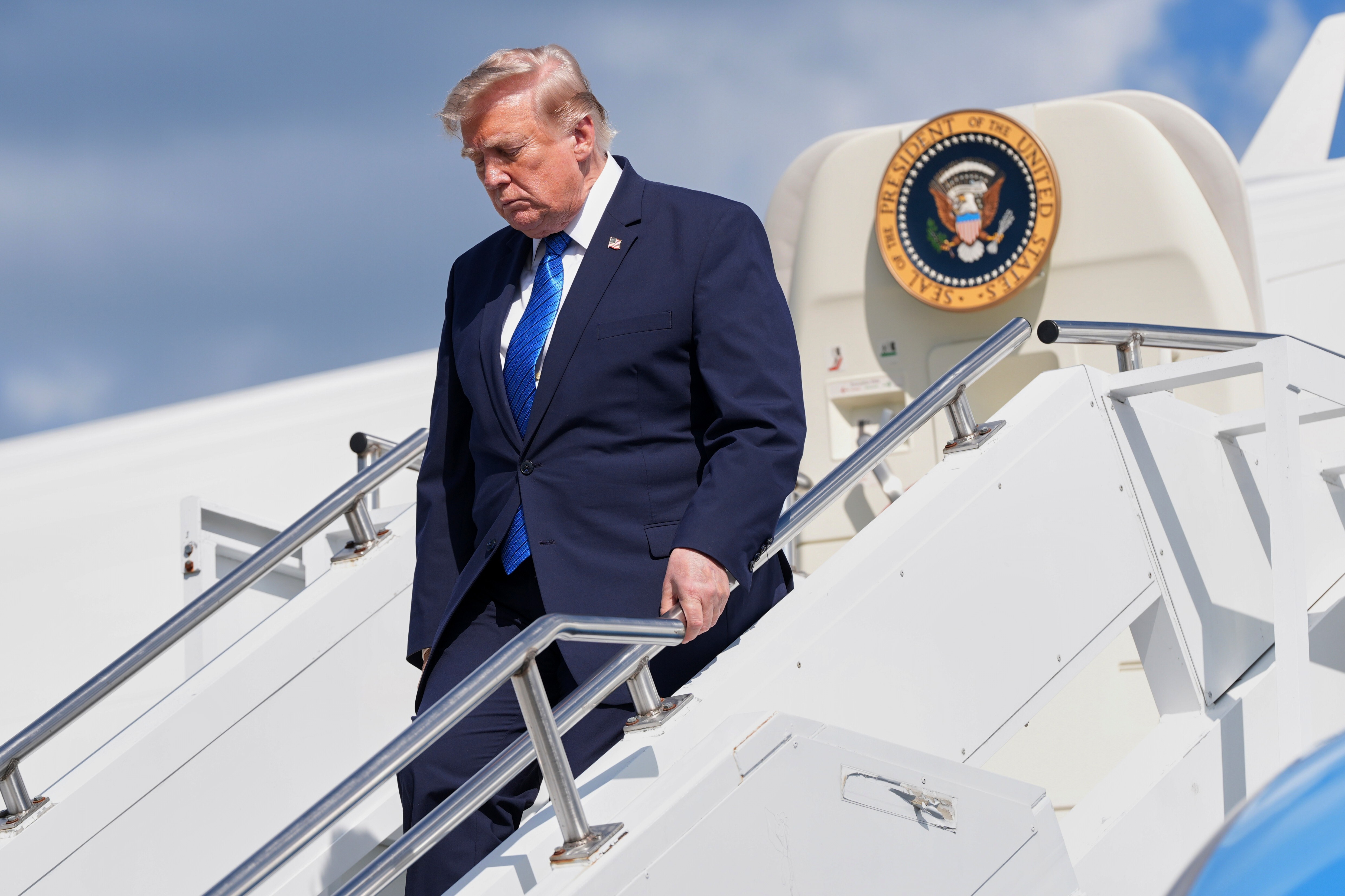 Trump İran saldırılarını iptal edeceğini söyledi, anlaşma bekleniyor