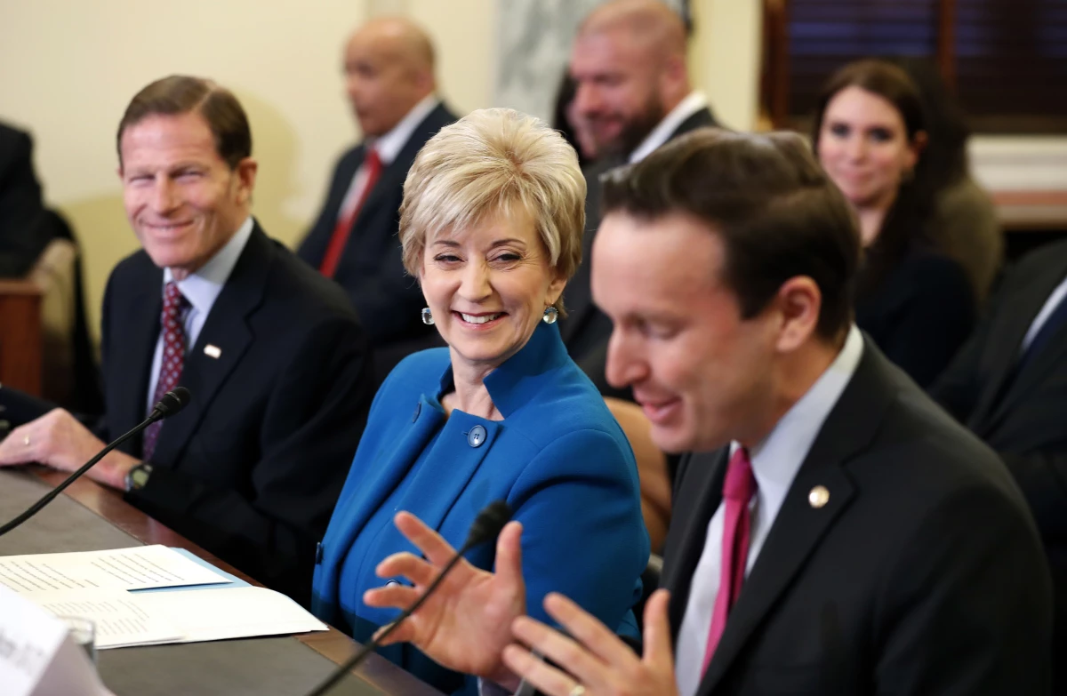 Connecticut Sen. Chris Murphy (right) introduces Linda McMahon at her 2017 Senate confirmation hearing for her nomination to the SBA. Sen. Richard Blumenthal, also of Connecticut, smiles on the left.
