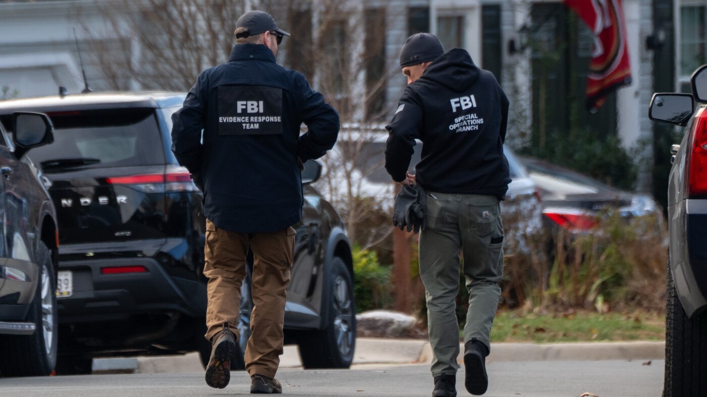 Pipe bomb suspect said he believed 2020 election was stolen, was supportive of Trump : NPR