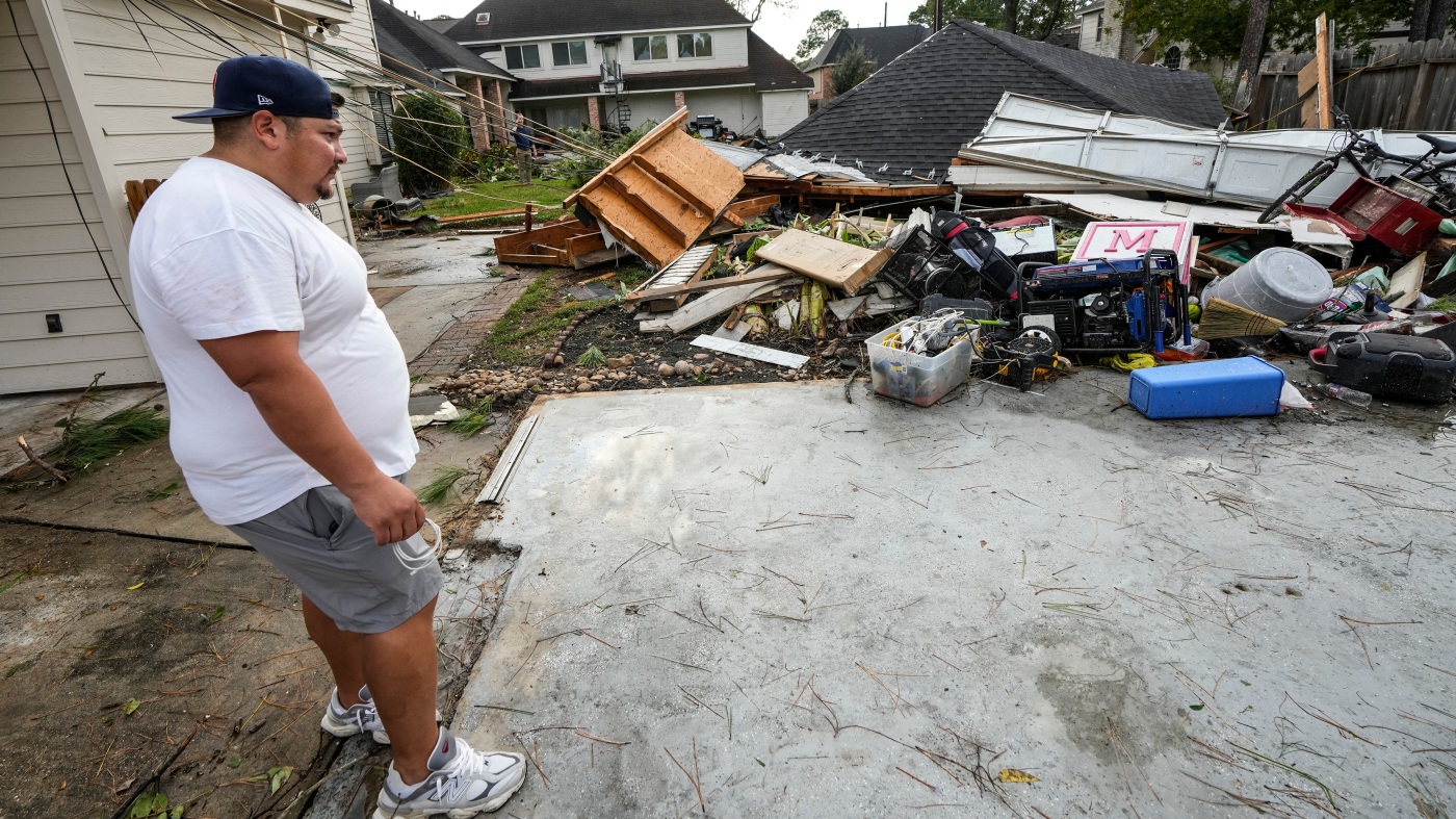 More than 100 homes damaged by tornado near Houston