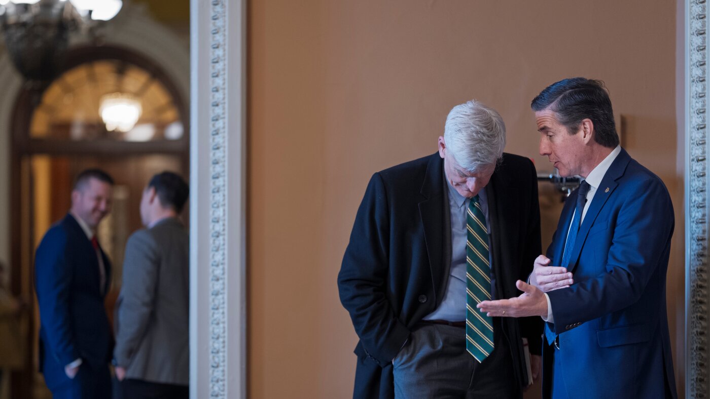 Los republicanos prueban una estrategia obsoleta: atacar Obamacare: NPR