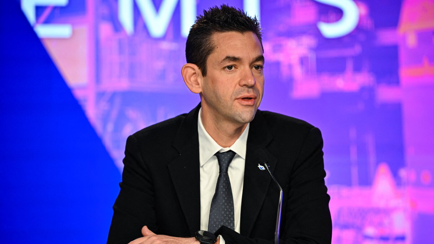 NASA redirects Artemis moon mission program, postponing a planned astronaut landing