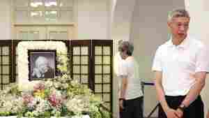 Lee Hsien Yang (right) receives friends and family members paying their respects to the late Lee Kuan Yew during a private family wake at the Istana or Presidential Palace in Singapore, March 24, 2015.