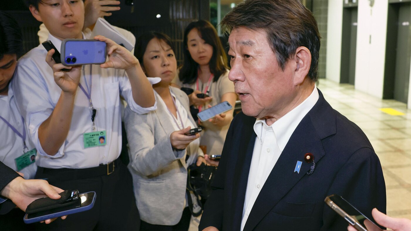 Vladimir Putins first visit to disputed Pacific islands draws Tokyo protest