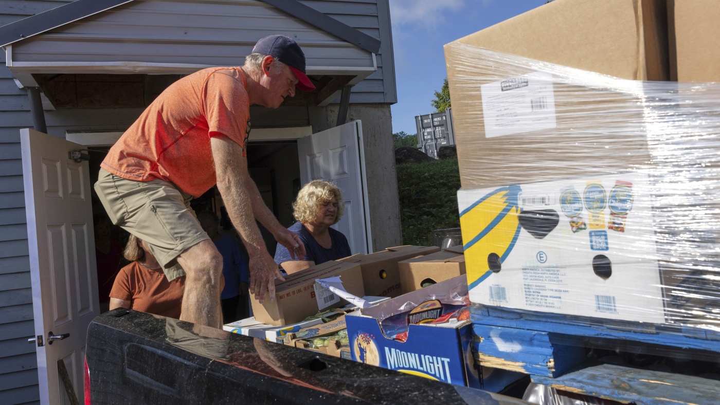 Maine’s food pantries stare down volunteer shortage while anticipating cuts : NPR