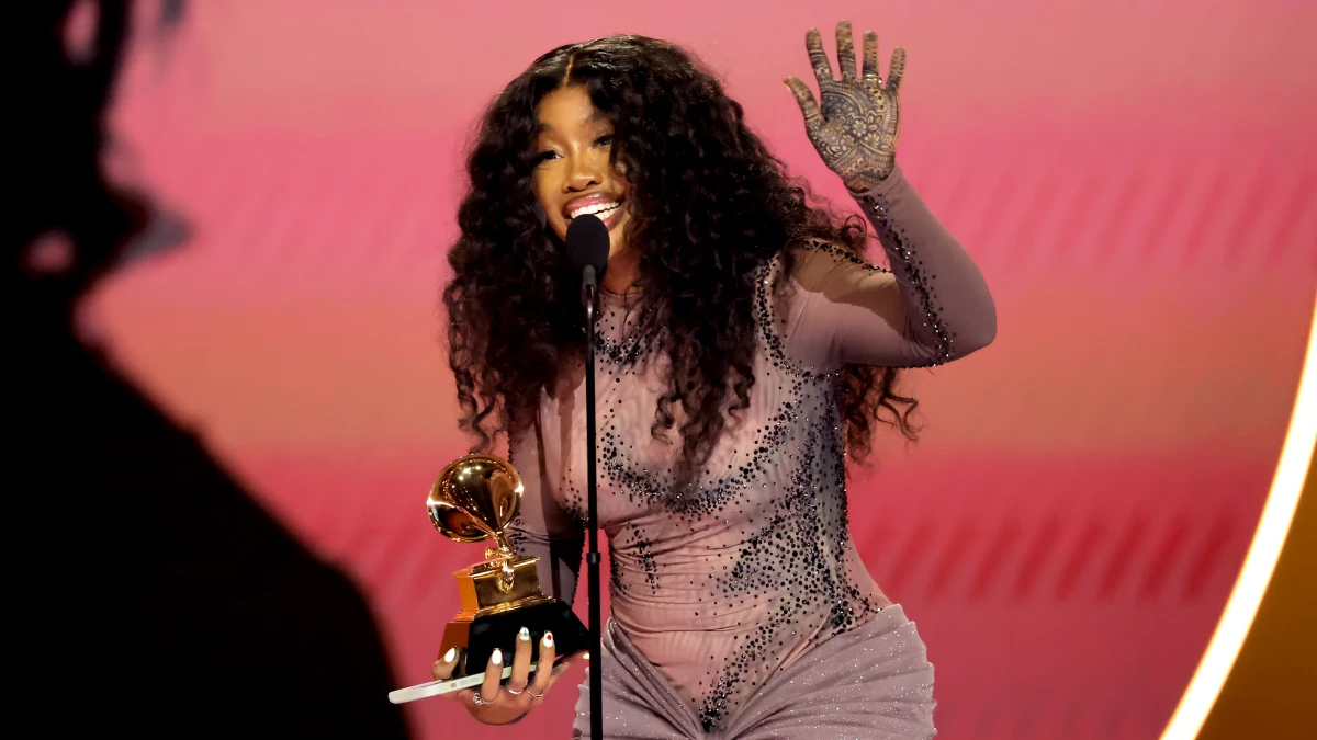 SZA accepts a Grammy Award for best R&B song for 'Snooze' on February 4, 2024. At that point, the album on which 'Snooze' appears, SOS, was already 14 months old. This week, nearly 11 months after the Grammys, SOS has returned to the top of the Billboard album chart thanks to the release of a deluxe version.